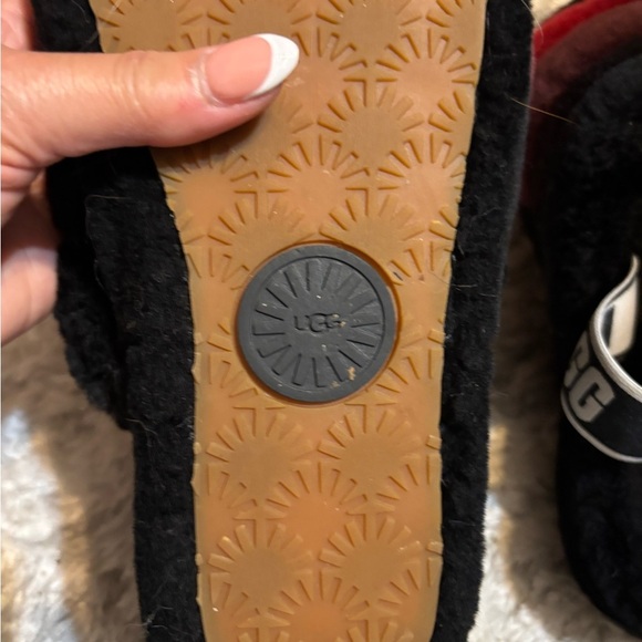 UGG Women's Black and Red Slippers Size 8 - Picture 6 of 7